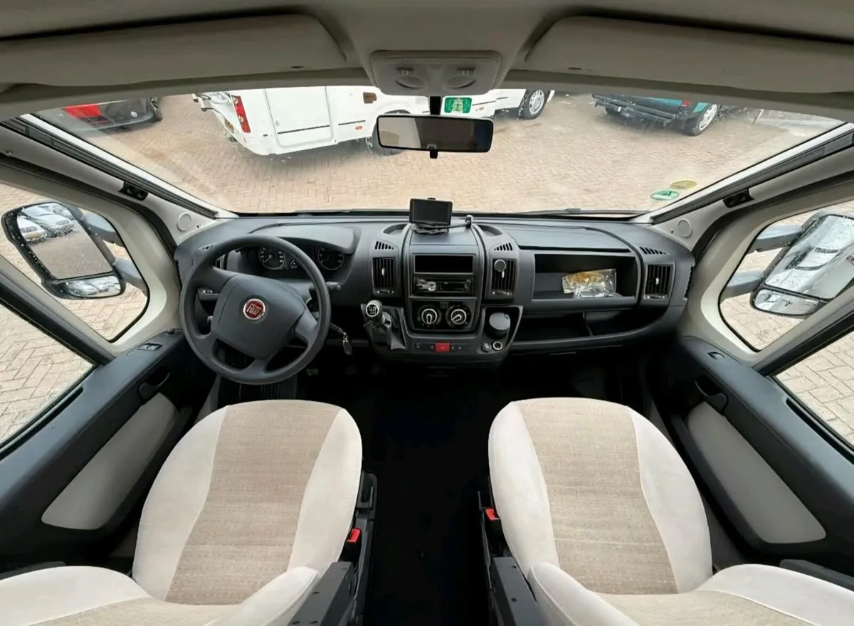 2013 ADRIA CORAL S690 SC ISLAND BED ONLY 55KMS 👀 - Image 4