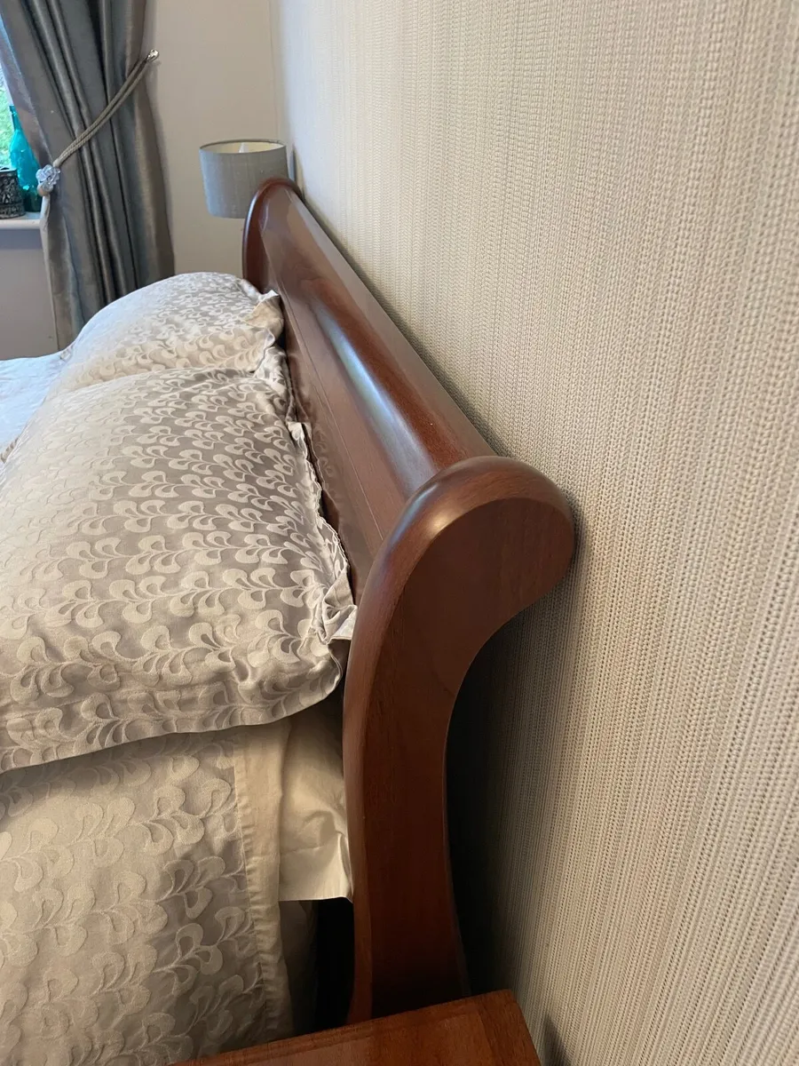 Sleigh Bed - Image 4