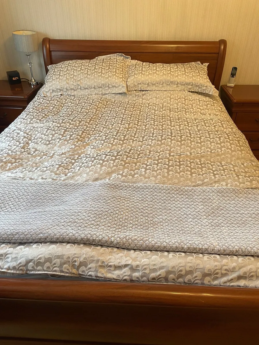 Sleigh Bed - Image 1