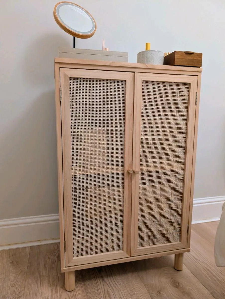 Cabinet - Image 1
