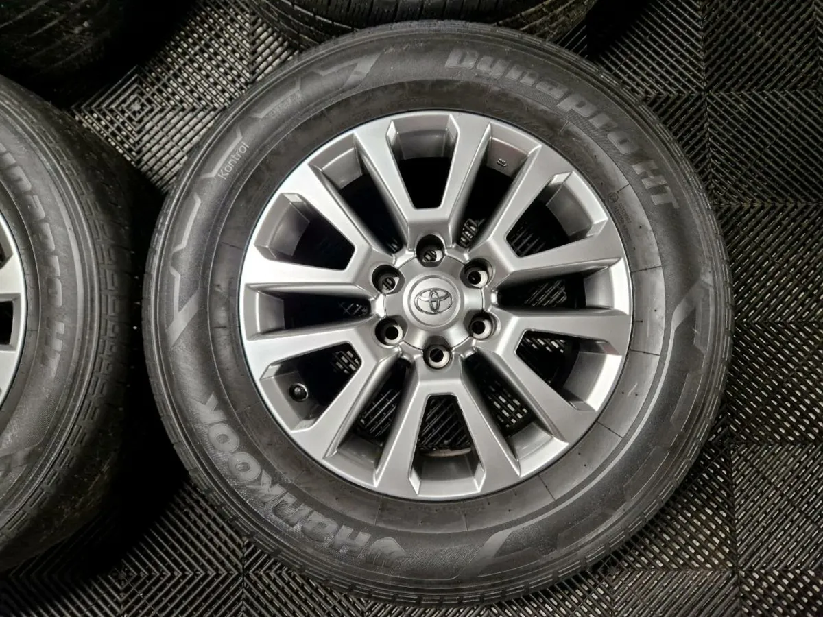 Land Cruiser 18" **Orignal Toyota** - Image 4