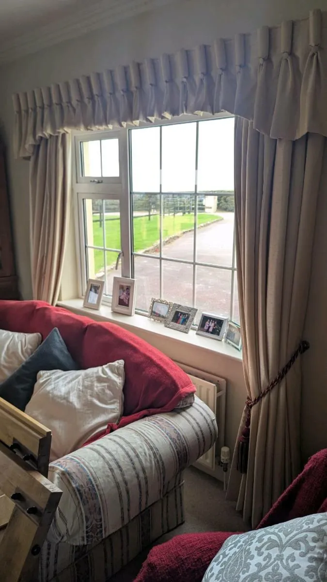 Curtains - Gold lined with pelmet - Image 1