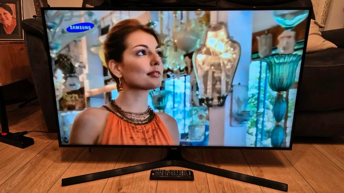 43" Samsung Smart TV 4K - Image 3