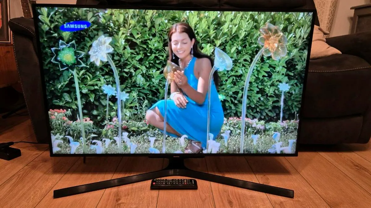 43" Samsung Smart TV 4K - Image 4