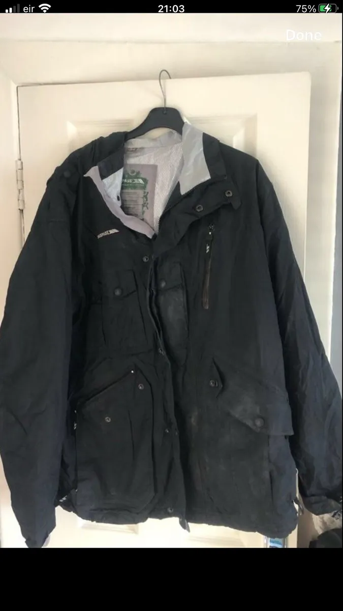 Mens trespass jacket size M €30 - Image 1