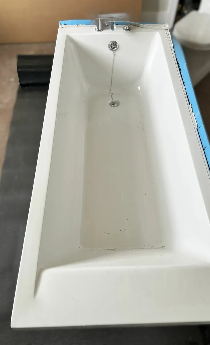 Brand new Sonas Acrylic Bath - Great Bargain - Image 1