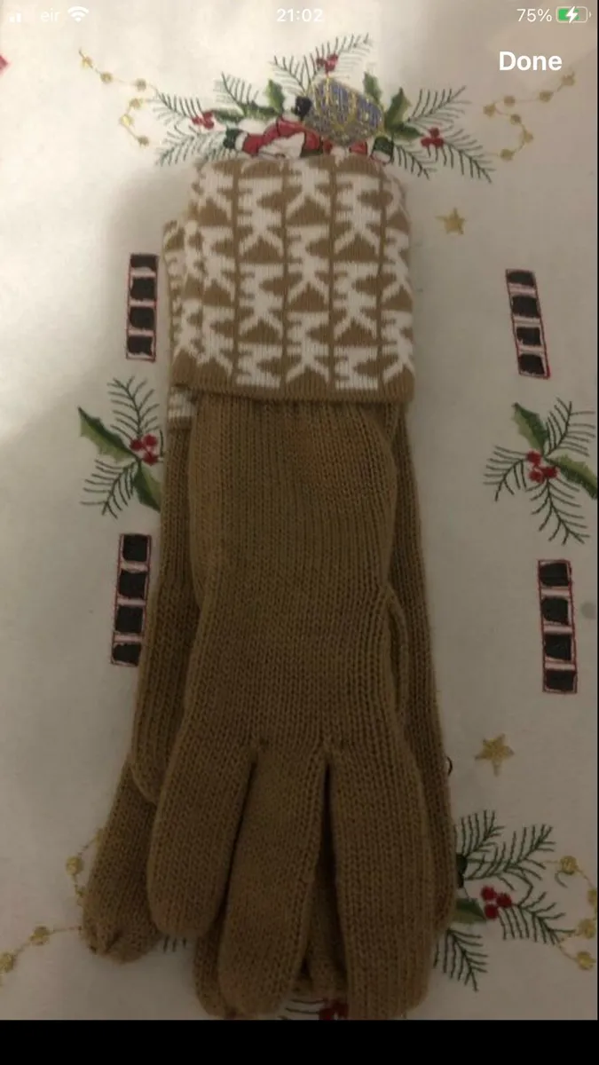 Ladies Michael kors gloves €20 - Image 1