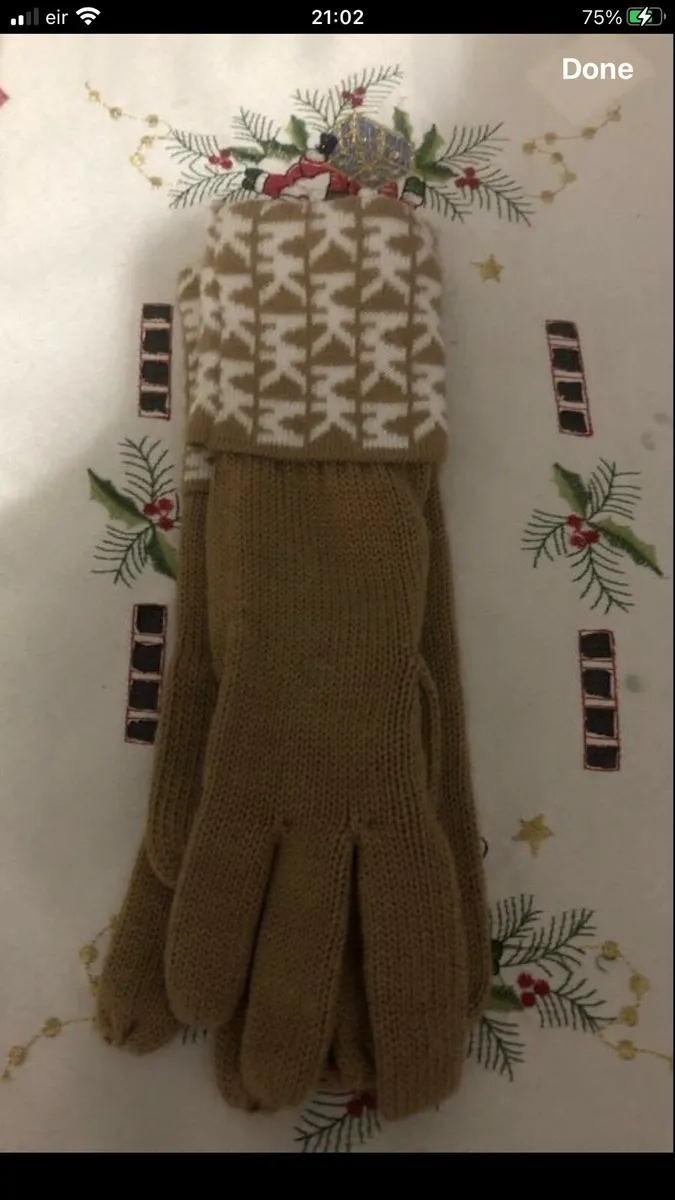Ladies Michael kors gloves €20 - Image 2
