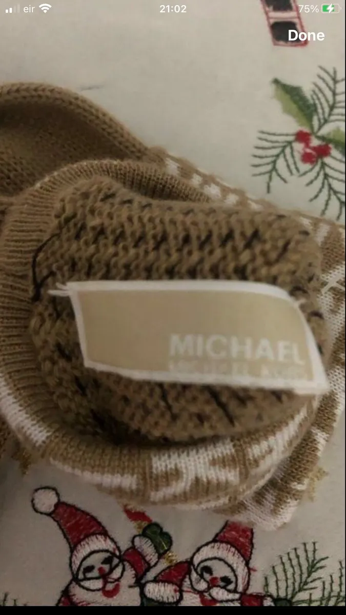 Ladies Michael kors gloves €20 - Image 3