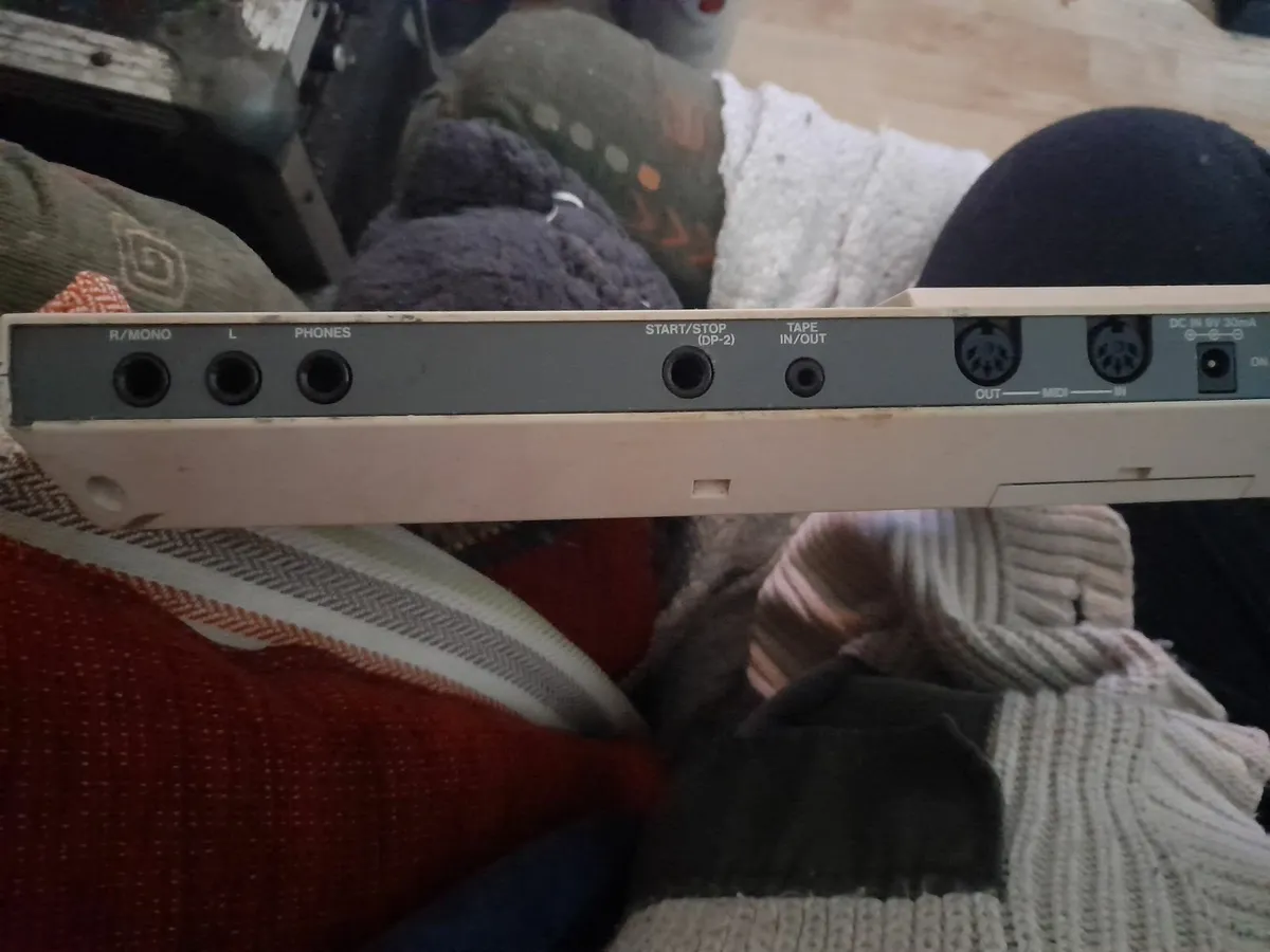 Roland drum machine - Image 1