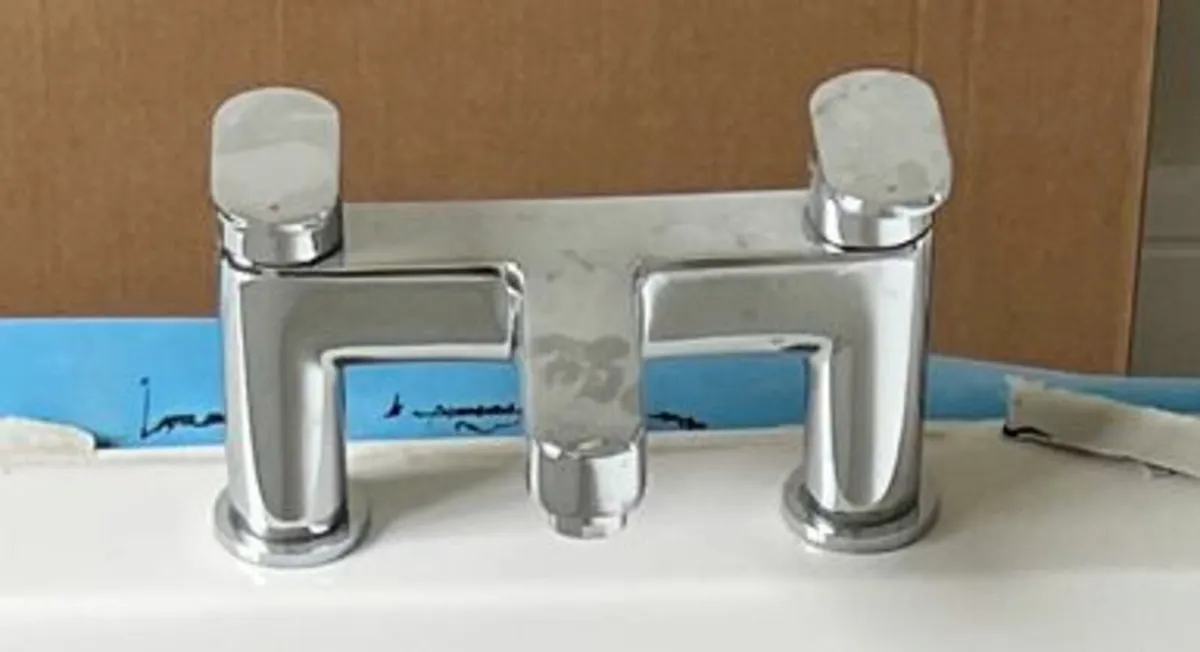 Sonas Norfolk Bath Filler - Image 1