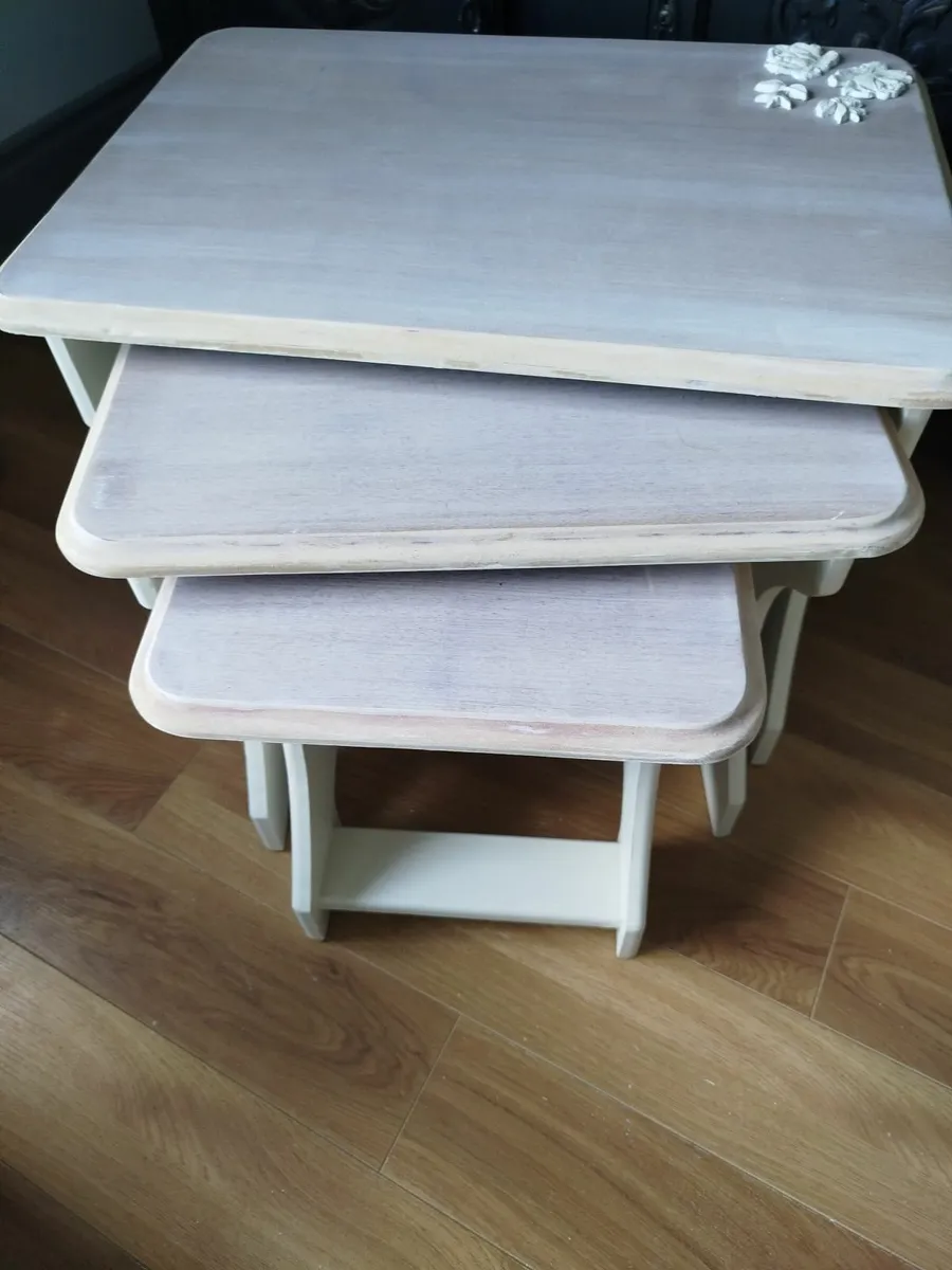 Nest of tables - Image 2