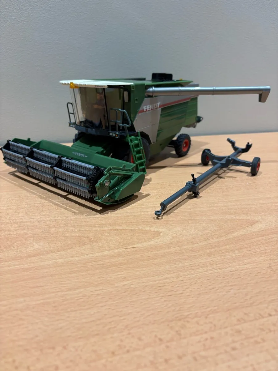 SIKU 1/32 Models - Image 1