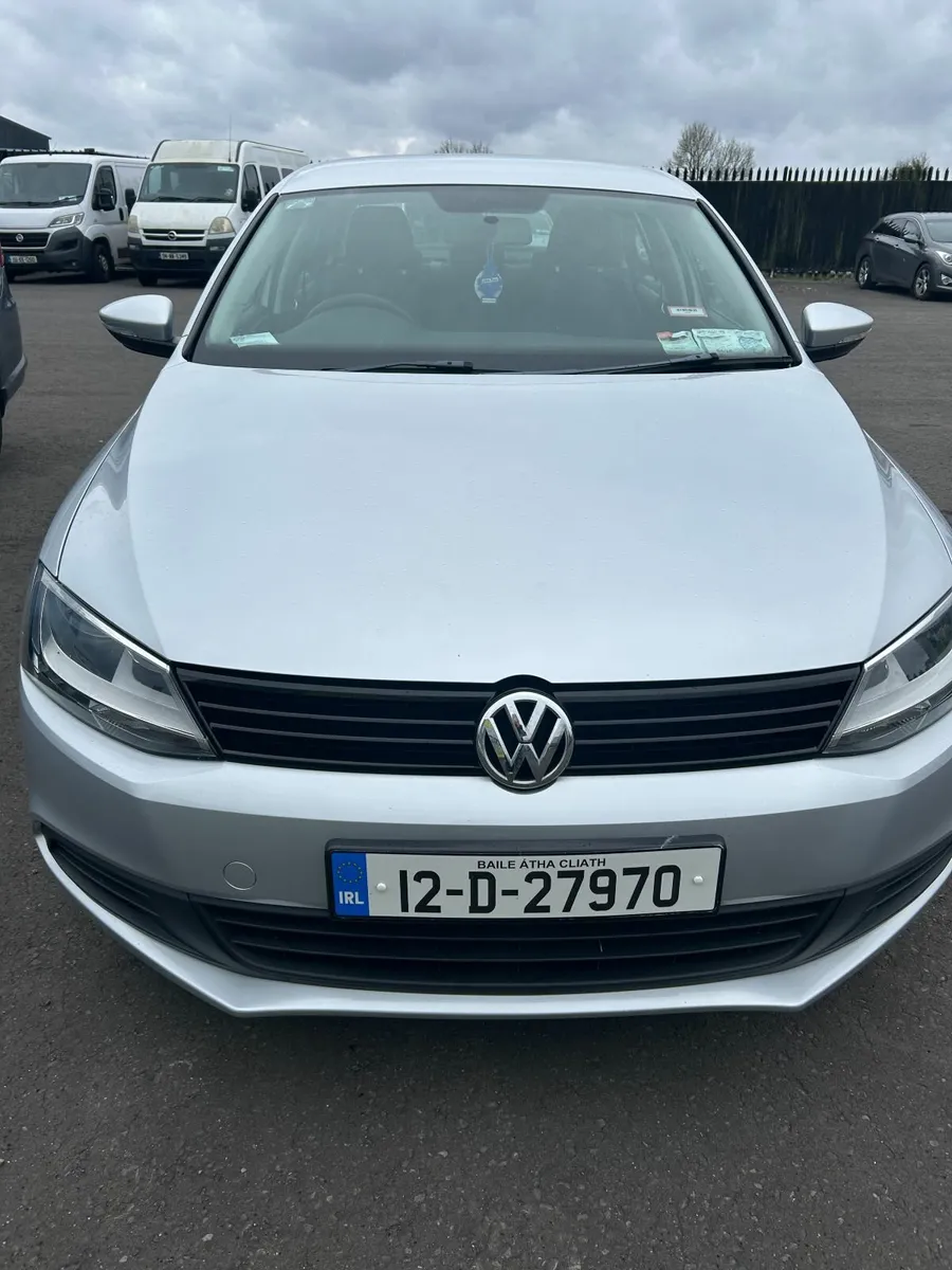 Volkswagen Jetta 2012 - Image 2