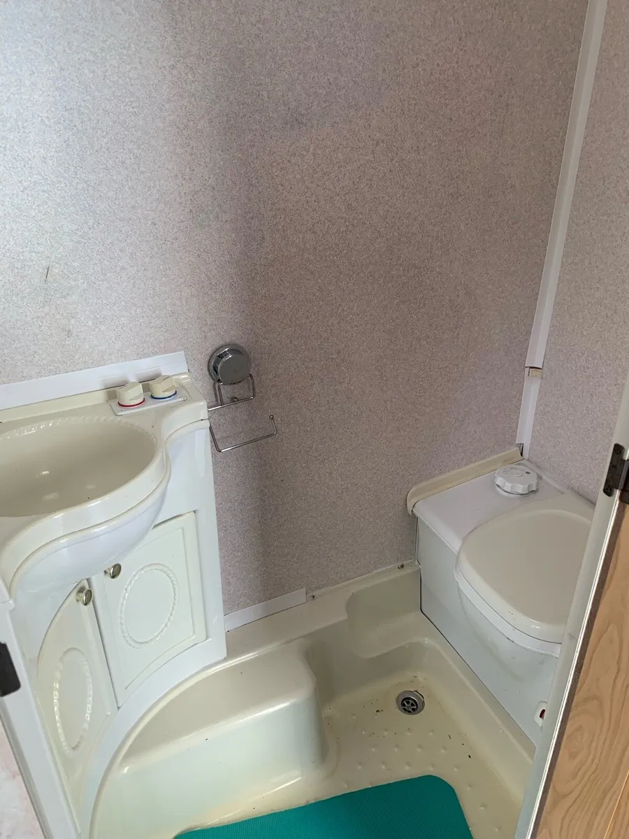Bailey hunter lite 5 berth caravan( read all add) - Image 4