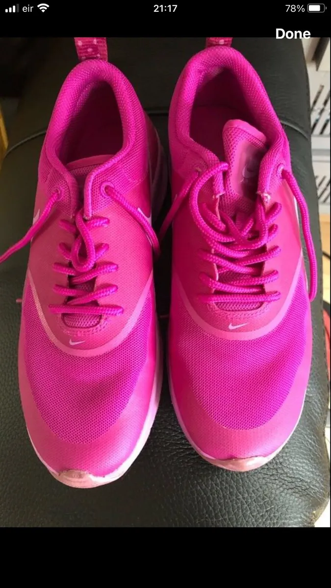 Girls Nike trainers size 3.5 €15 - Image 1