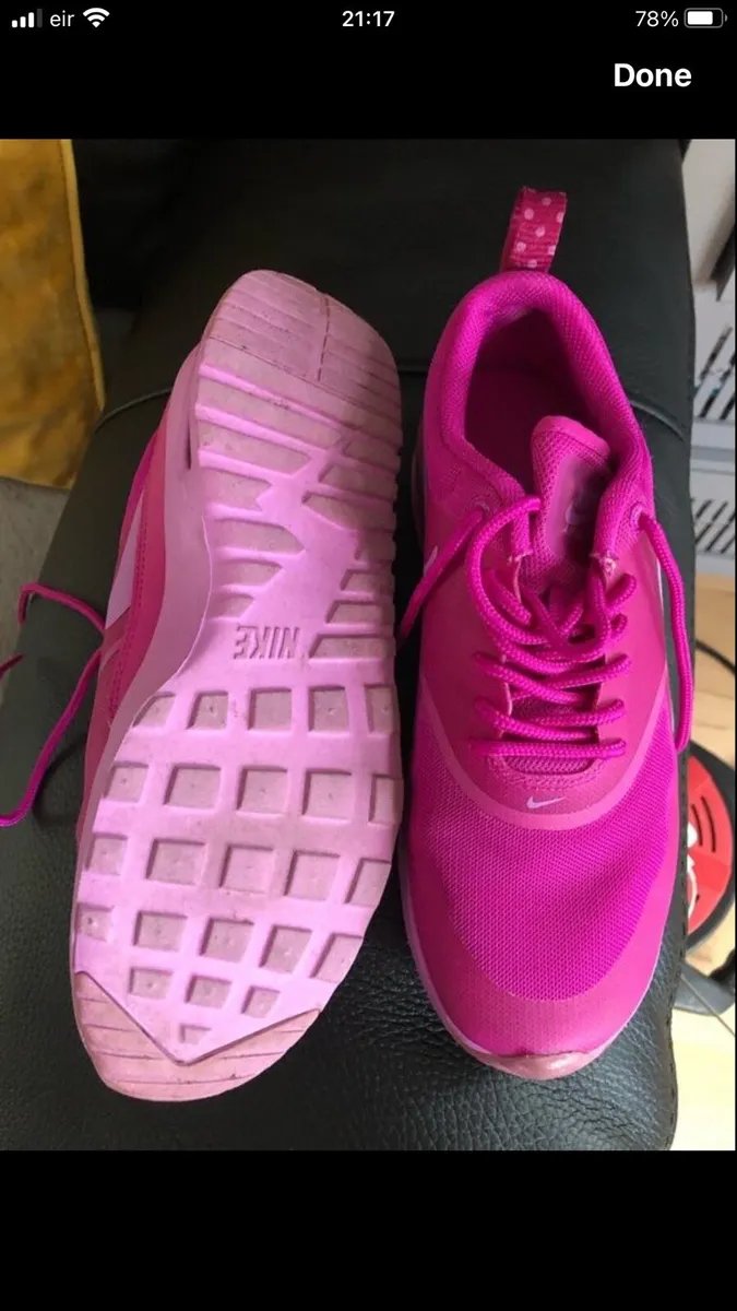Girls Nike trainers size 3.5 €15 - Image 2
