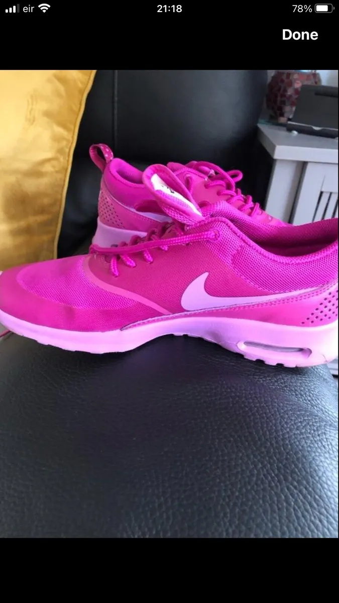 Girls Nike trainers size 3.5 €15 - Image 4