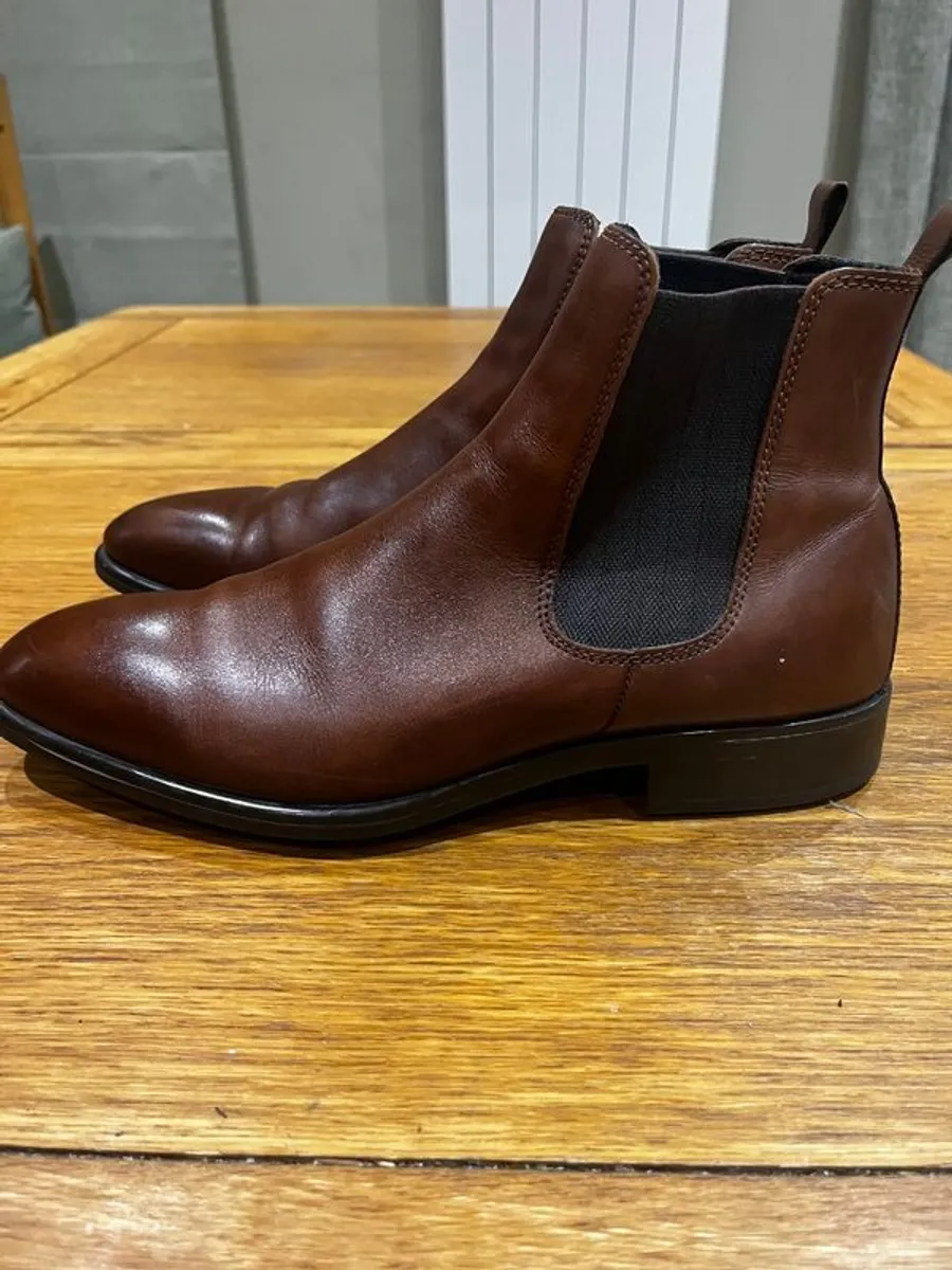 Ecco Chelsea Boots. Two pairs. Size 9/43 - Image 2