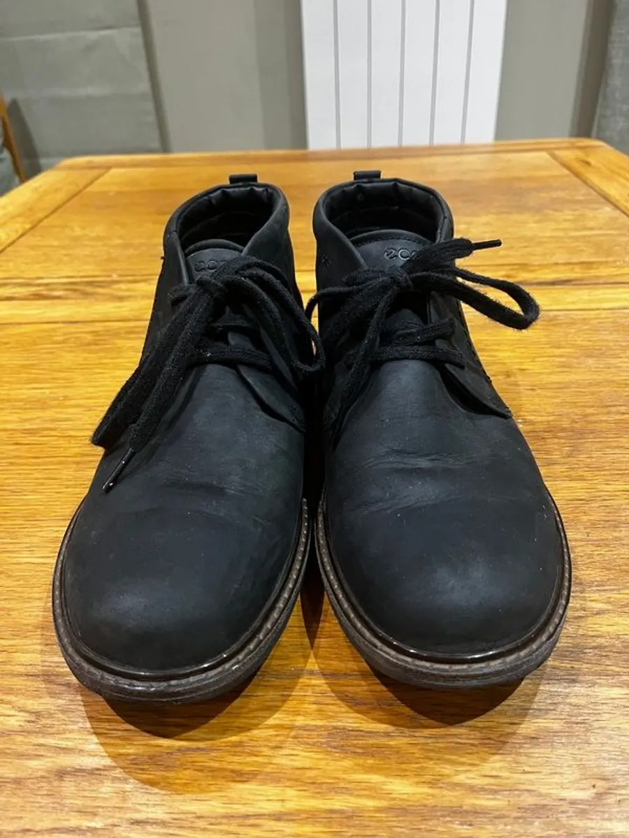 ECCO Boots size 9/43 as new. - Image 1