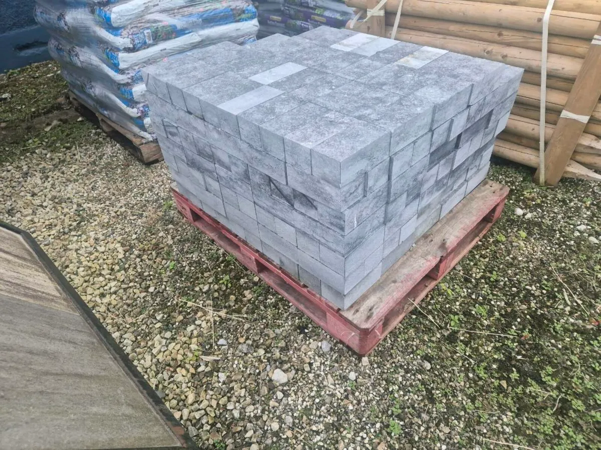 Limestone solid bricks - Image 1