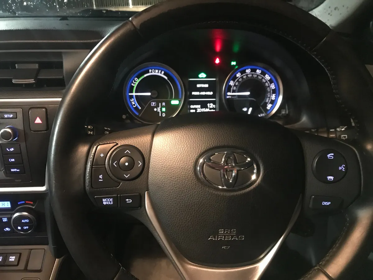 Toyota Auris Automatic Petrol/Hybrid 2014 - Image 4