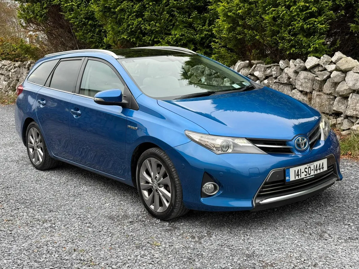 Toyota Auris Automatic Petrol/Hybrid 2014 - Image 1