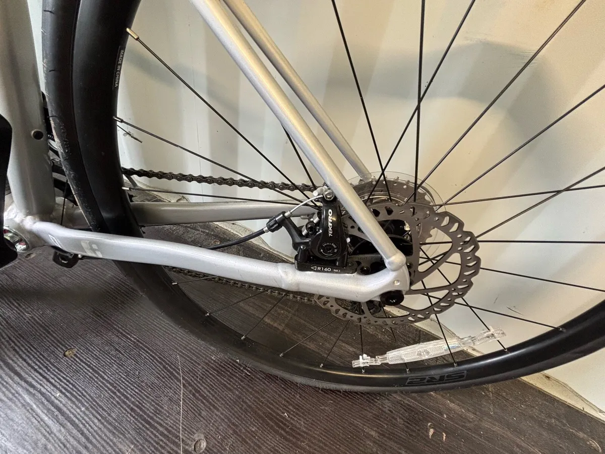 Giant Liv Avail AR 4 Women’s Road Bike - Image 2