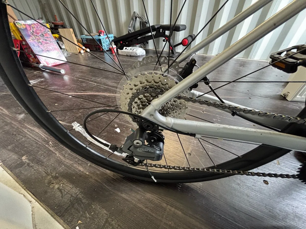 Giant Liv Avail AR 4 Women’s Road Bike - Image 3