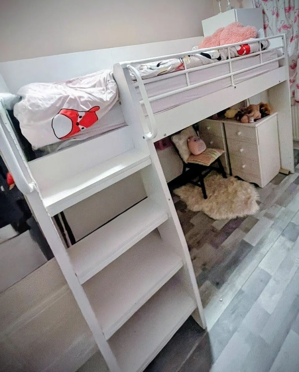Bunk bed - Image 1