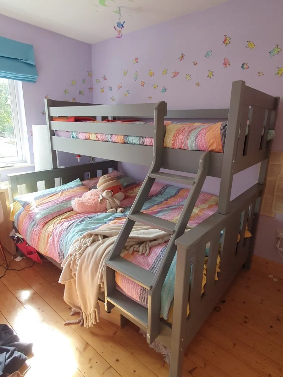 Triple bunk bed - Image 1