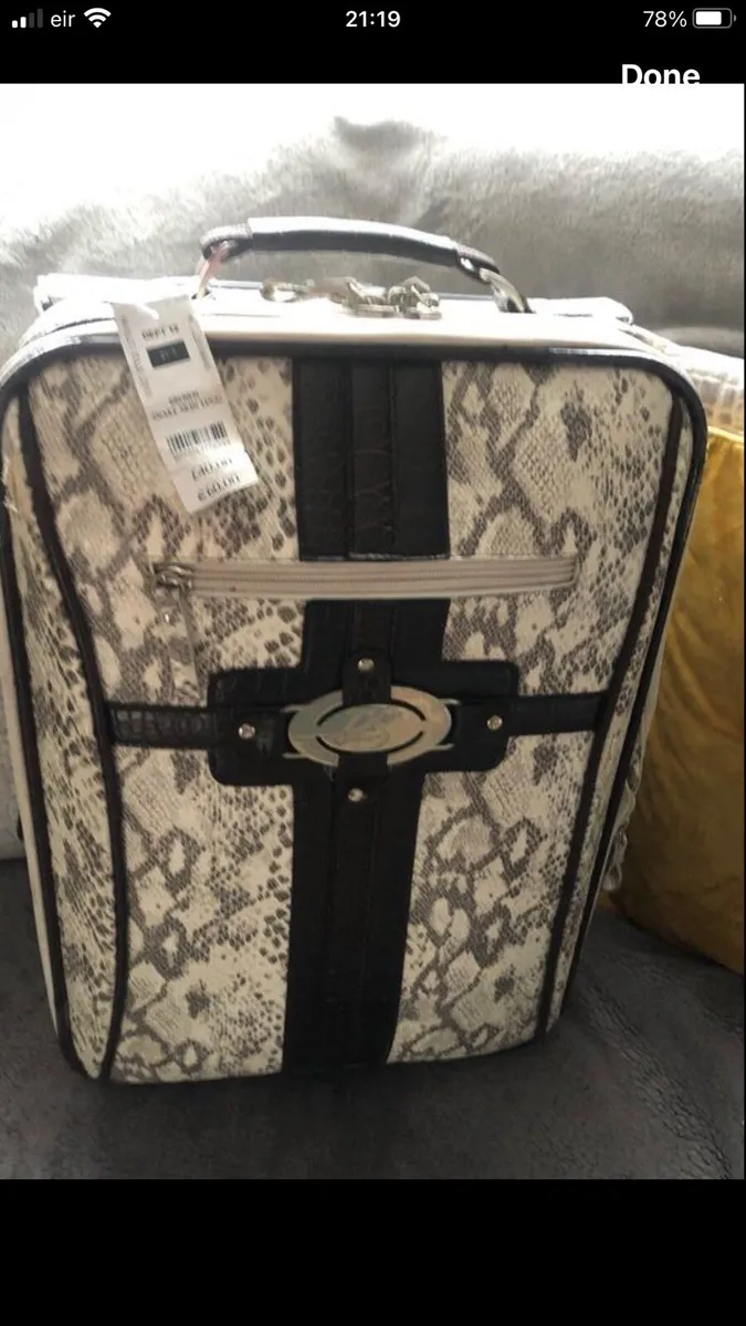New suitcase €30 - Image 1