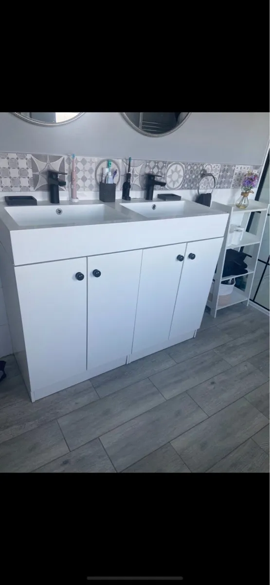 Bathroom ware - Image 3