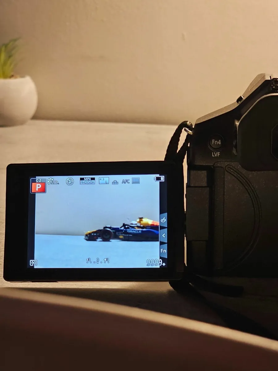 Panasonic Lumix DMC-FZ330 digital camera - Image 2