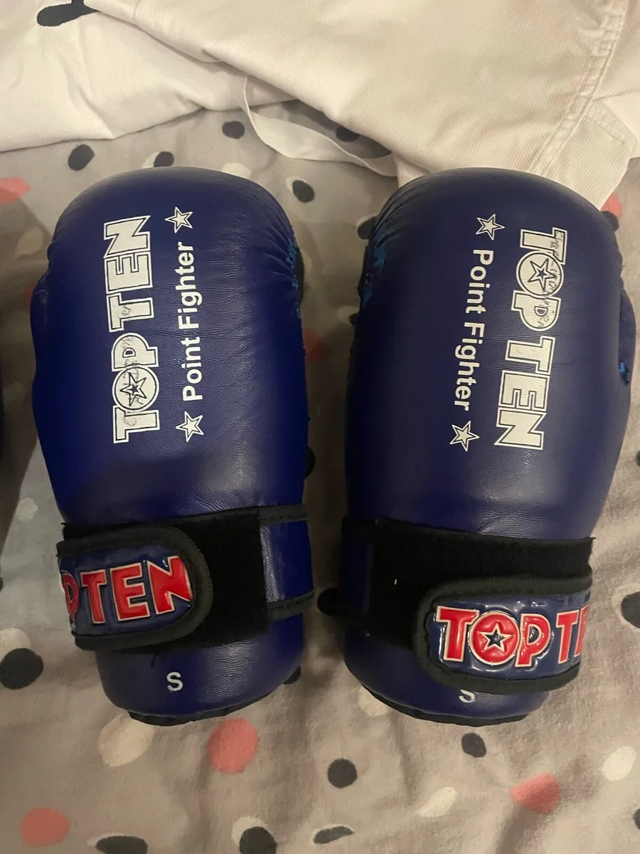 Taekwondo suit and sparing gear - Image 3