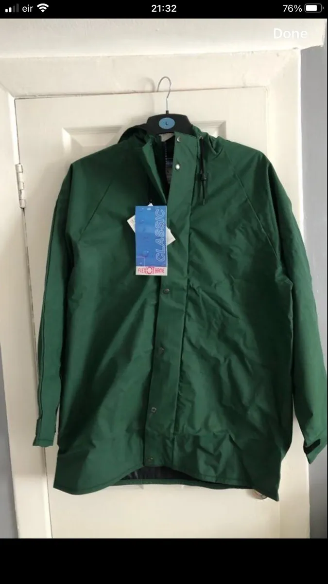 Mens new rainjacjeg size XL€15 - Image 1