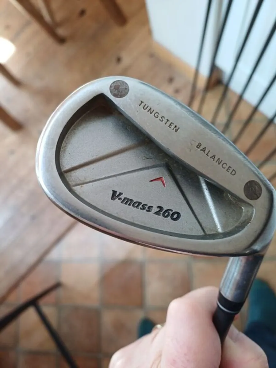 Golf iron set. Yonex golf irons, 3 to sand wedge, graphite shafts, regular flex. - Image 2