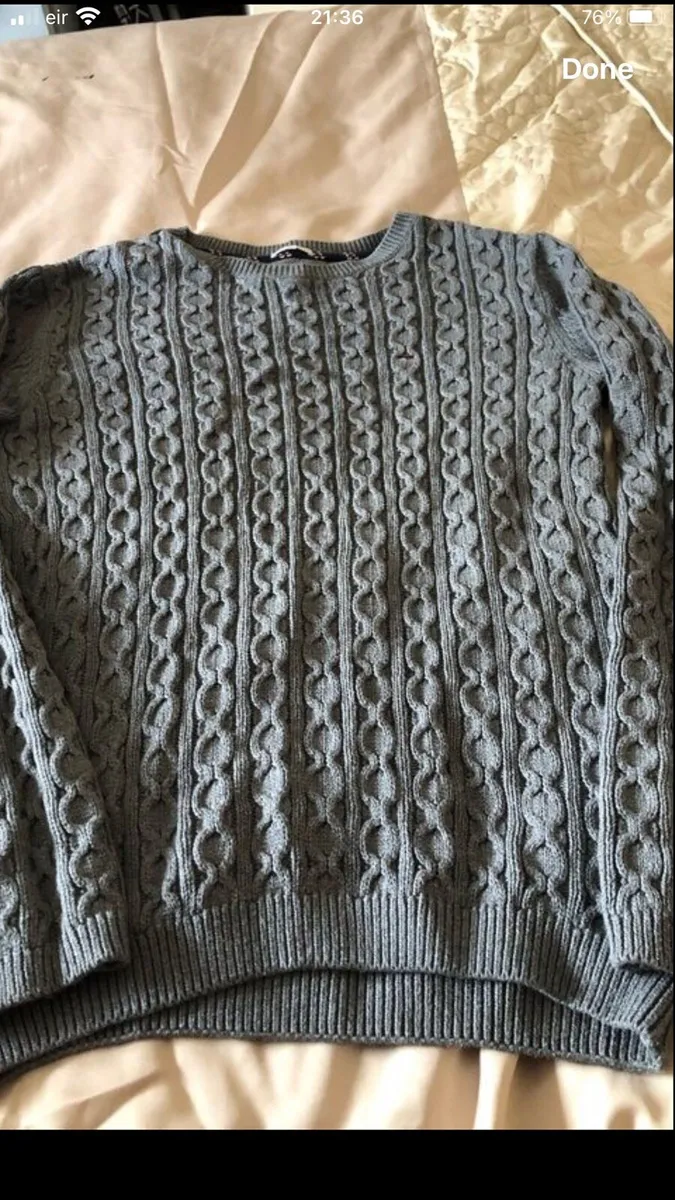 Mens Tommy Hilfiger jumper size M €15 - Image 1