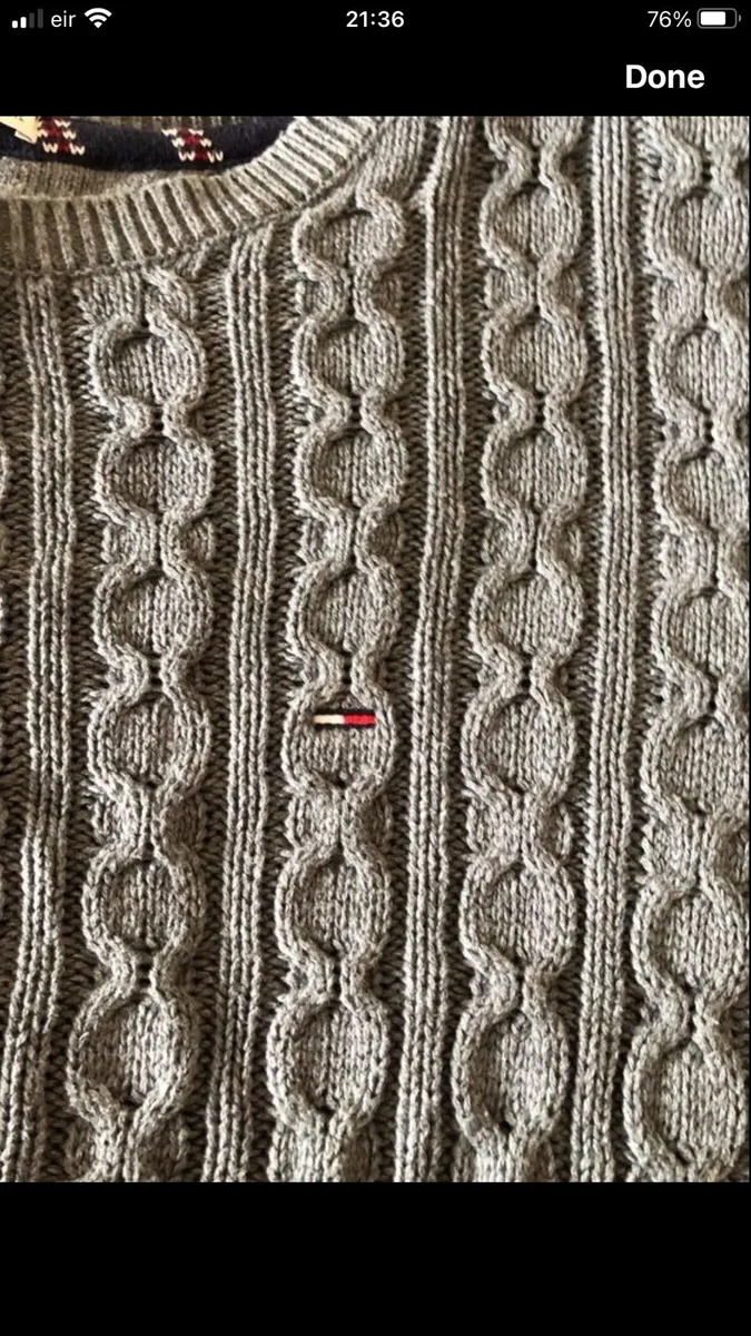 Mens Tommy Hilfiger jumper size M €15 - Image 2