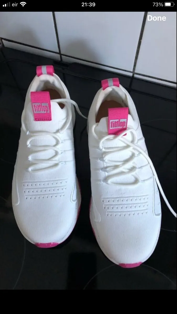 Ladies trainers size 4 €20 - Image 1