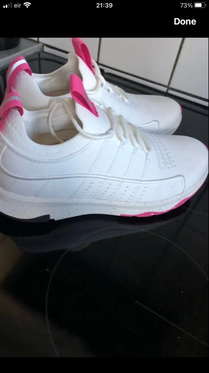Ladies trainers size 4 €20 - Image 2
