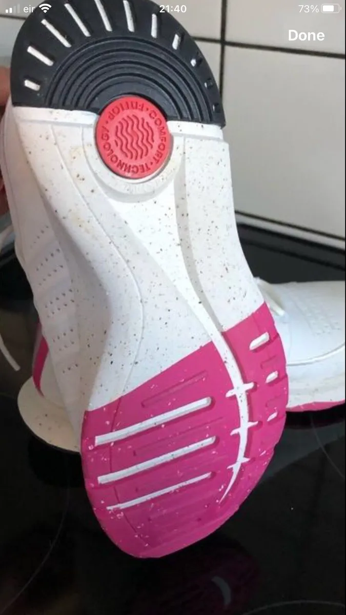 Ladies trainers size 4 €20 - Image 4