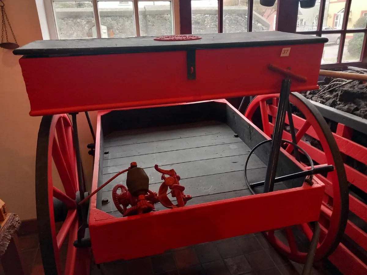 Firemans Cart Vintage - Image 4
