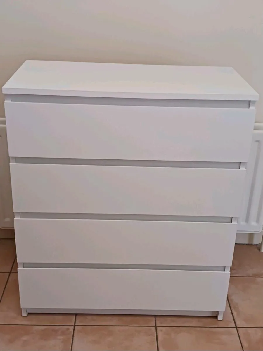 Chest of drawers - Image 1