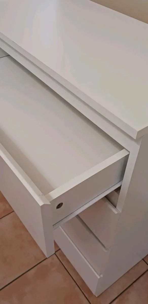 Chest of drawers - Image 2