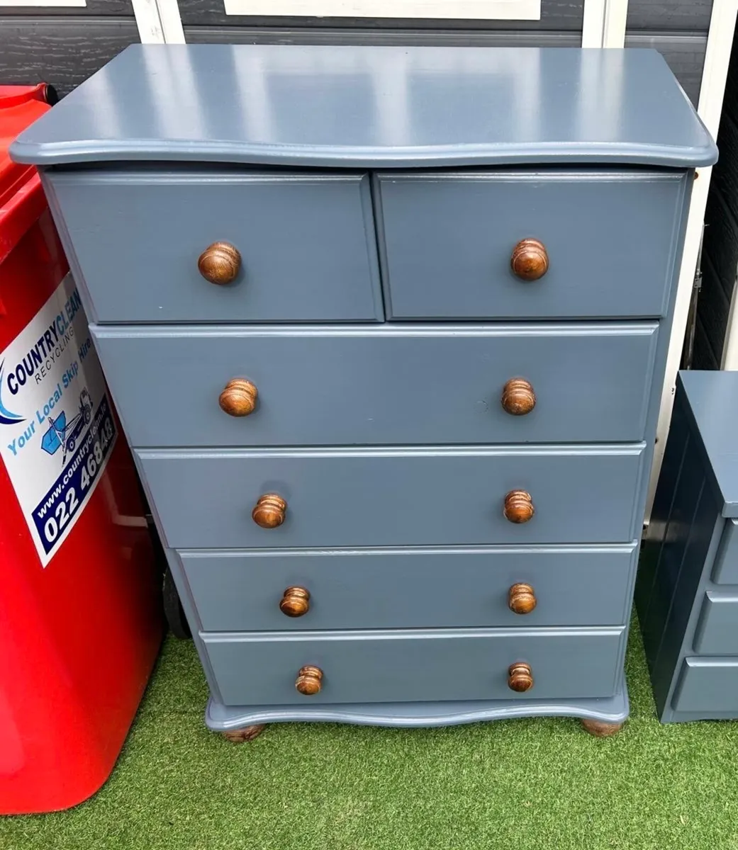 Grey chest of drawers