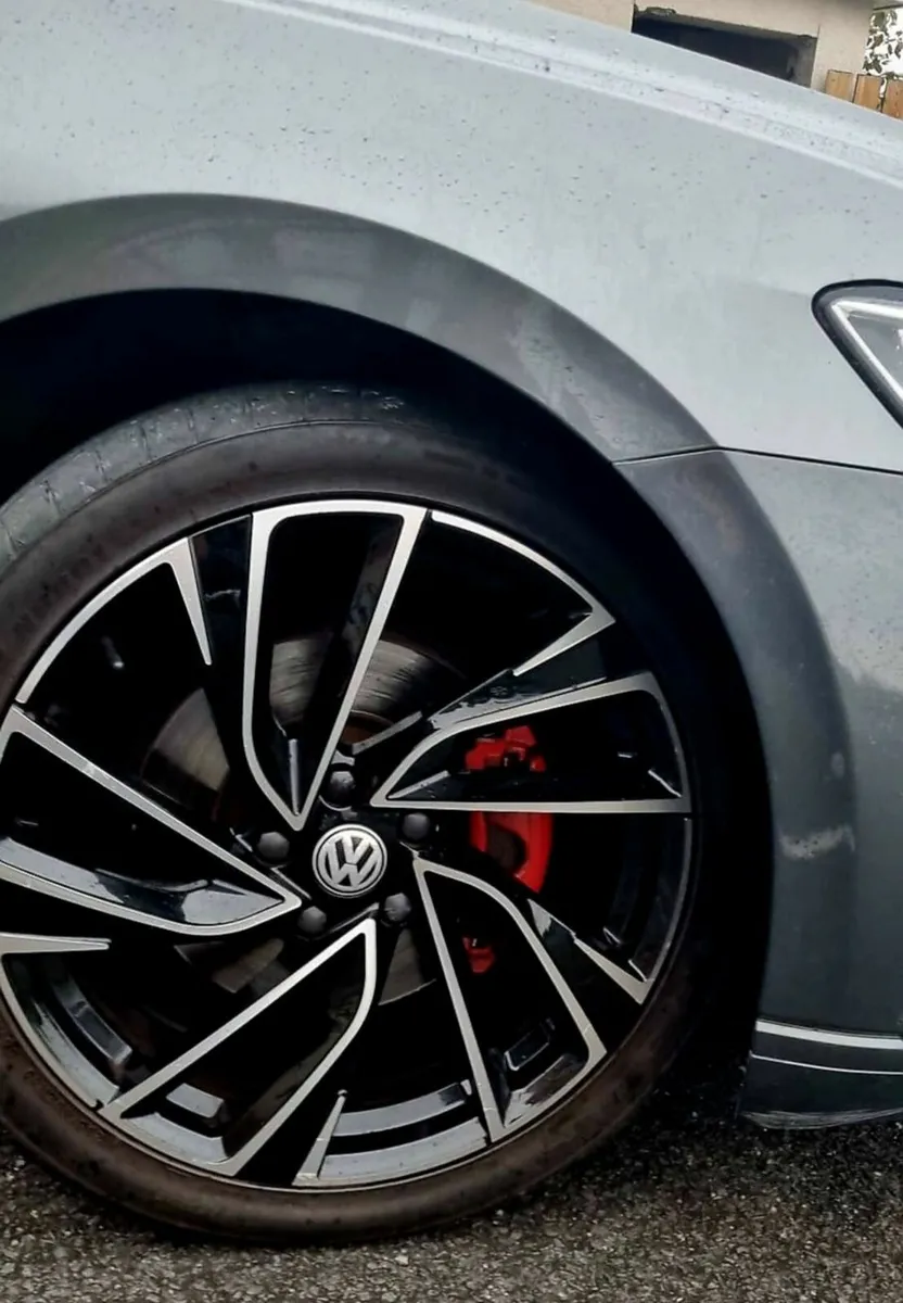 Volkswagen Passat 2015 - Image 2