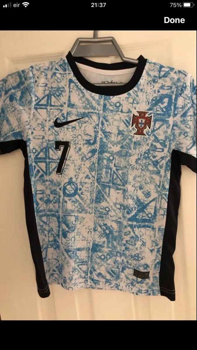 Boys Portugal jersey size 24 €25 - Image 1