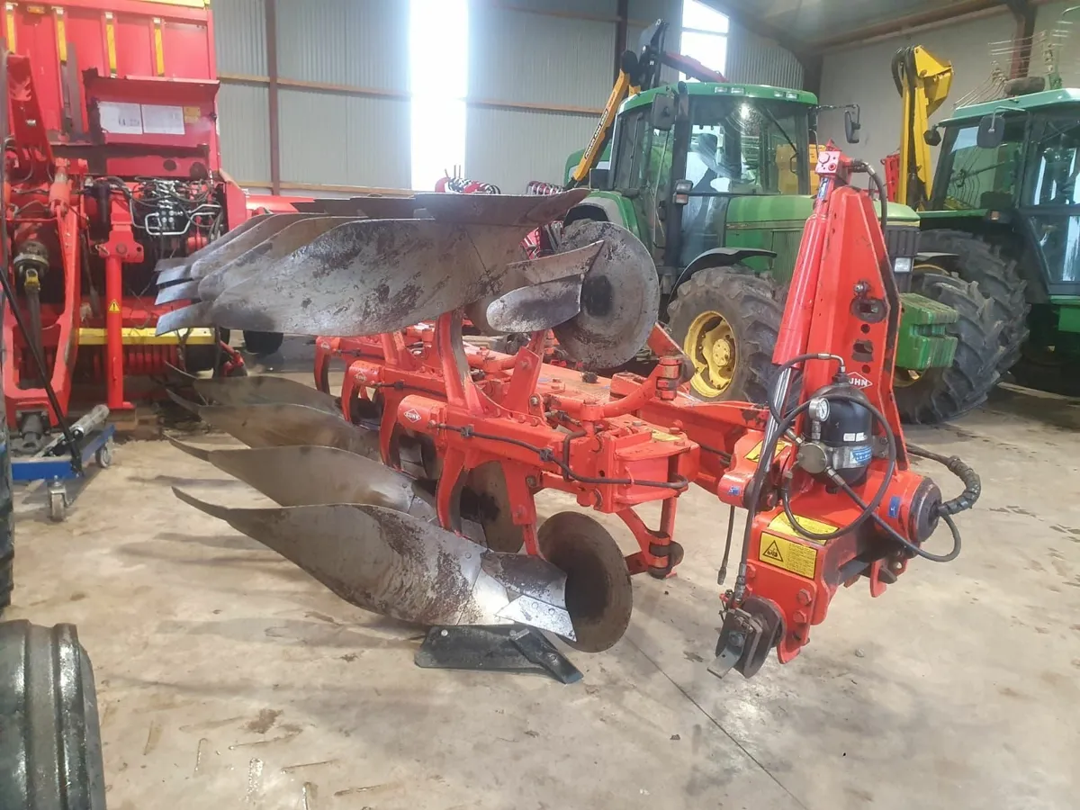 Kuhn 4 furrow plough - Image 1