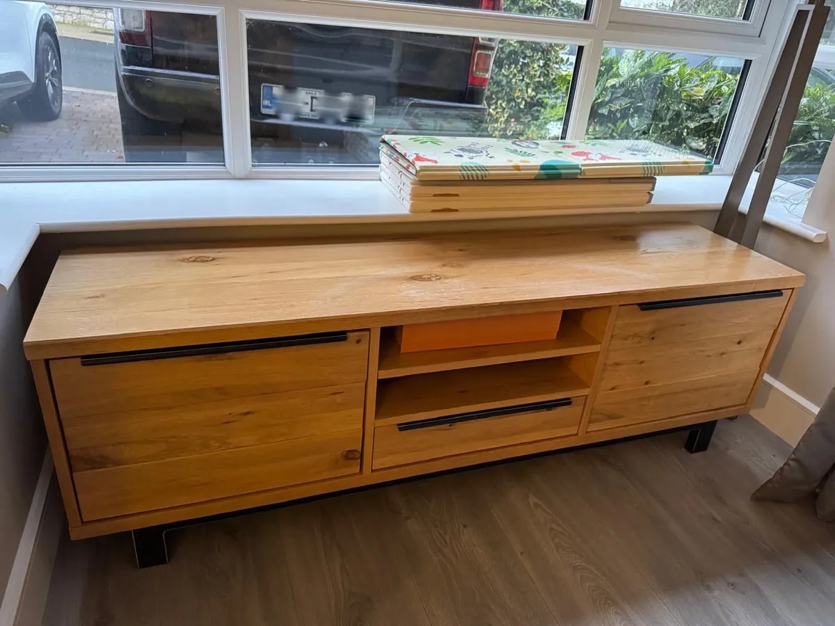 Tv stand
